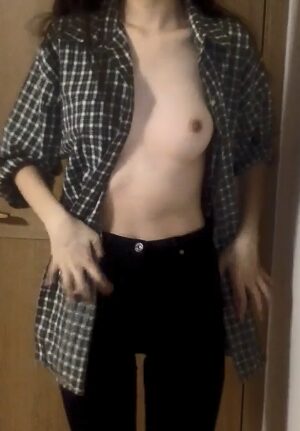 Áo sơmi carô show sau cửa