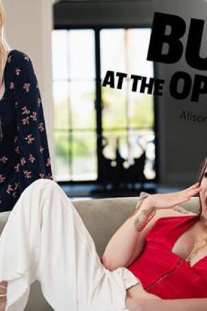 CaughtFapping – Em gái xinh bị bắt quả tang đang thủ dâm trong phòng